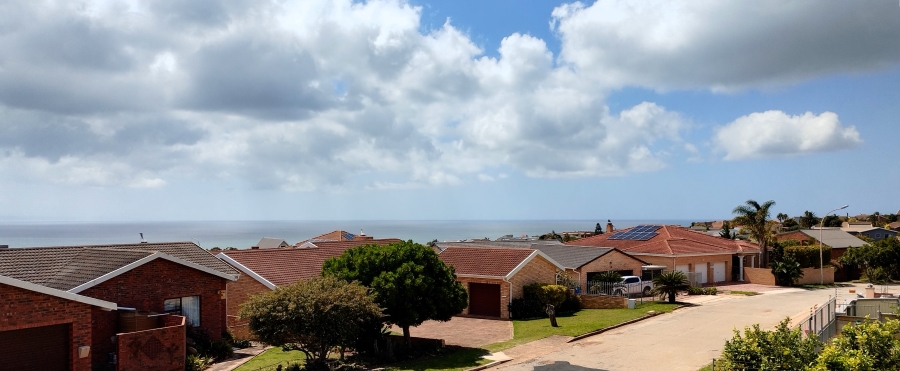 3 Bedroom Property for Sale in Wavecrest Eastern Cape